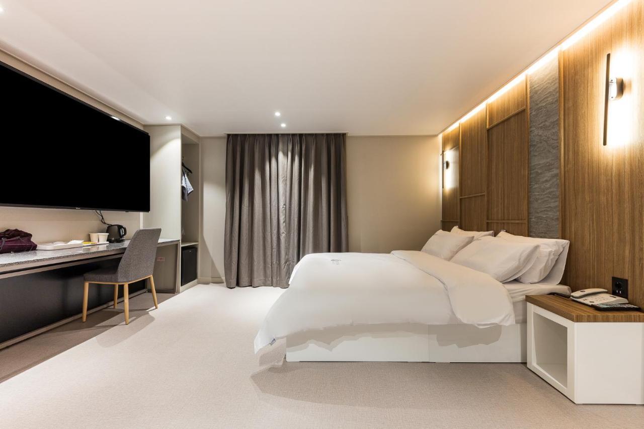 Hotel Lium Чхонан Экстерьер фото