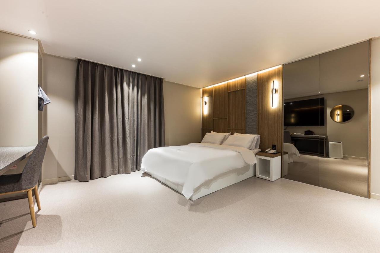Hotel Lium Чхонан Экстерьер фото