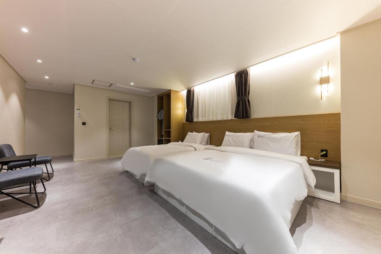 Hotel Lium Чхонан Экстерьер фото