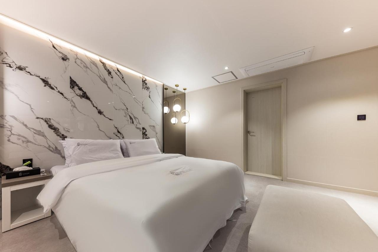 Hotel Lium Чхонан Экстерьер фото